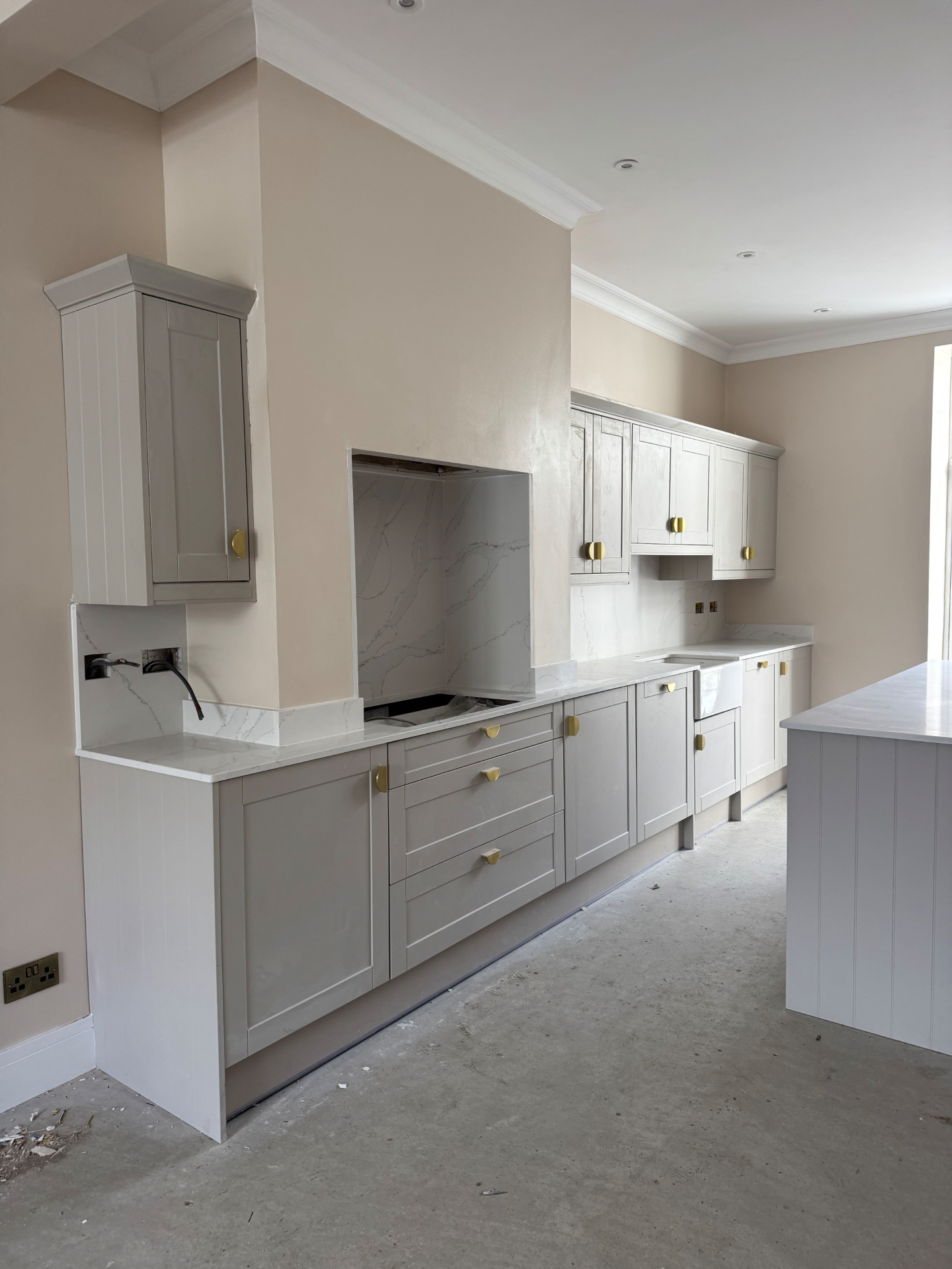 Angled view of the Reno project kitchen with extractor surround, drawers and worktops